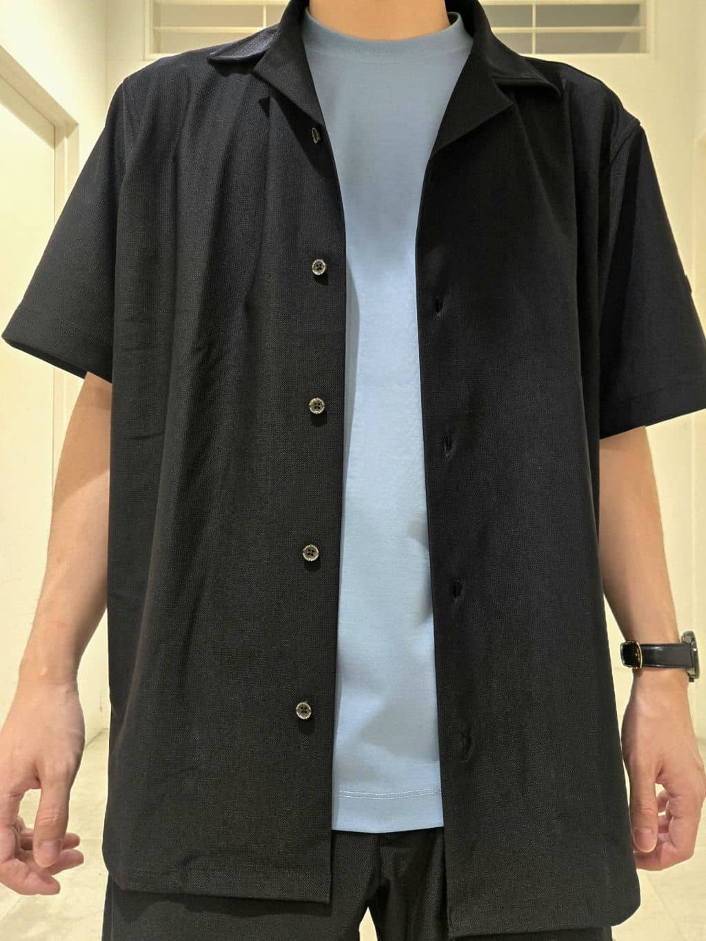 白木駆さんの「TAKEO KIKUCHI｜【COOL CITY WEAR】エアートール オープンカラーシャツ /接触冷感・通気性」を使ったコーディネート