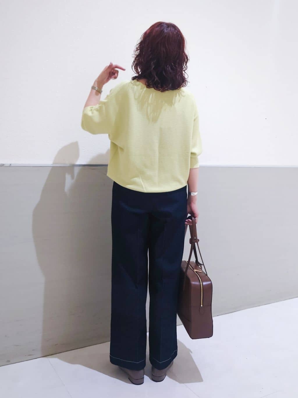 maruさんの「THE SHOP TK｜6分袖ガータードルマンニット【エコベロ/洗濯機OK】」を使ったコーディネート