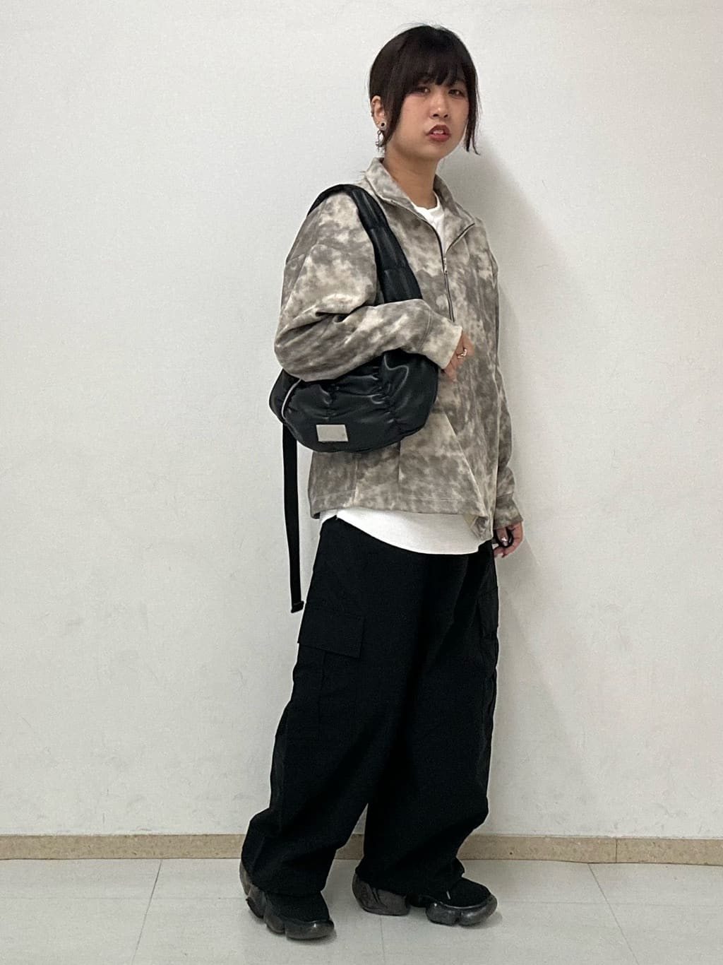 MANAさんの「tk.TAKEO KIKUCHI｜バギーバレルカーゴパンツ」を使ったコーディネート