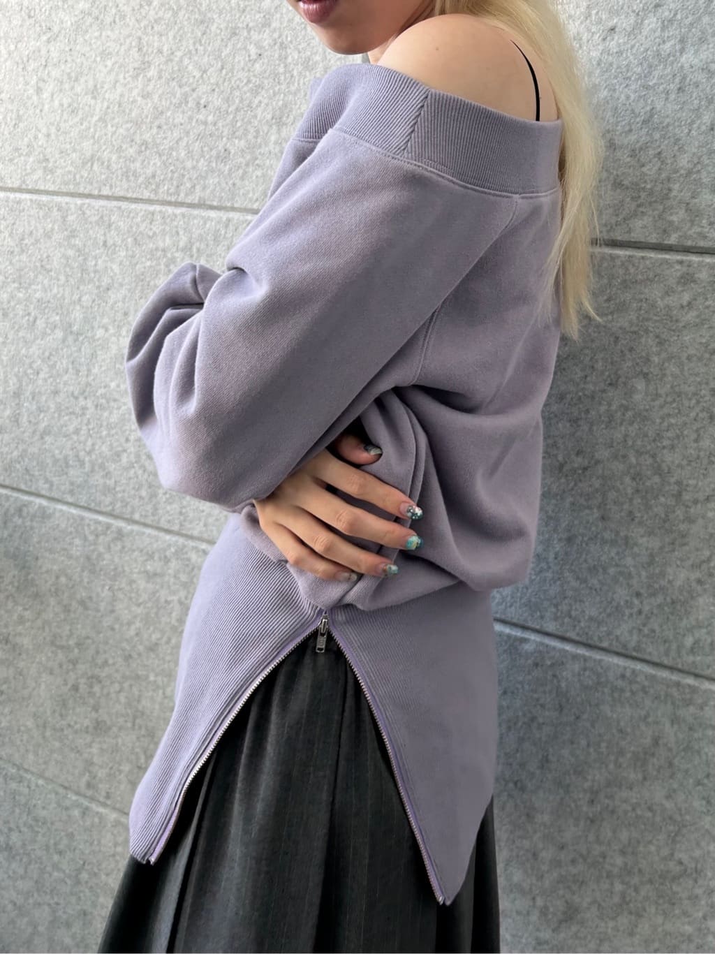 honoka Aさんの「CODE A｜off－shoulder sweat」を使ったコーディネート