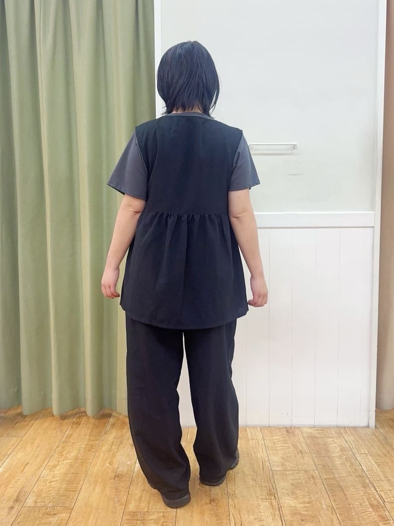 makiさんの「SHOO･LA･RUE｜【セットアップ可】さらりと軽やかに ダブルジップ麻調ジレ」を使ったコーディネート
