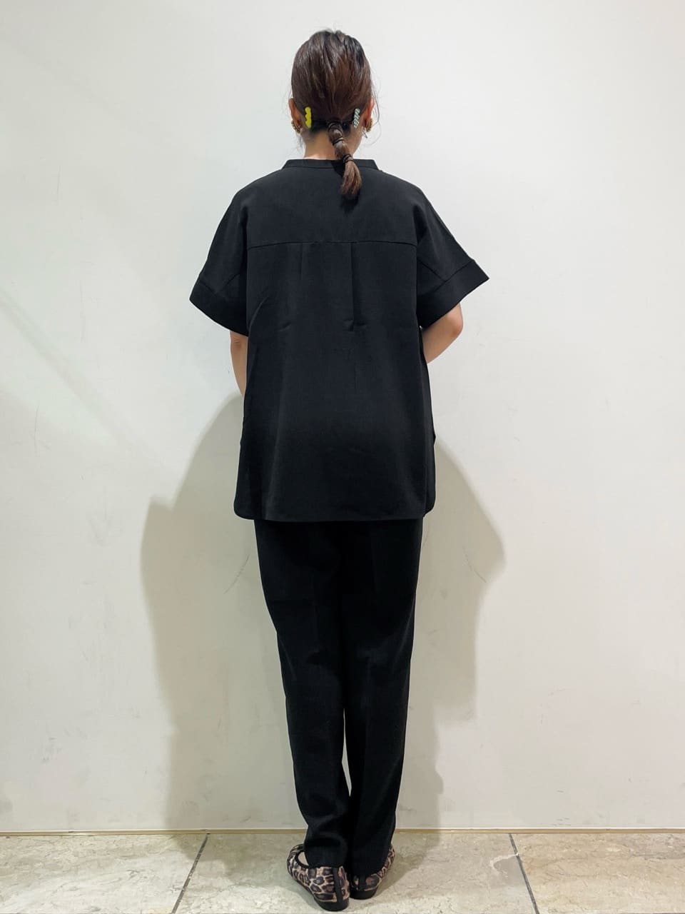 ともも。さんの「OPAQUE.CLIP｜《5色展開／SS-LLサイズ》スキッパー金ボタンブラウス／セットアップ対応【防シワ／ストレッチ／洗濯」を使ったコーディネート