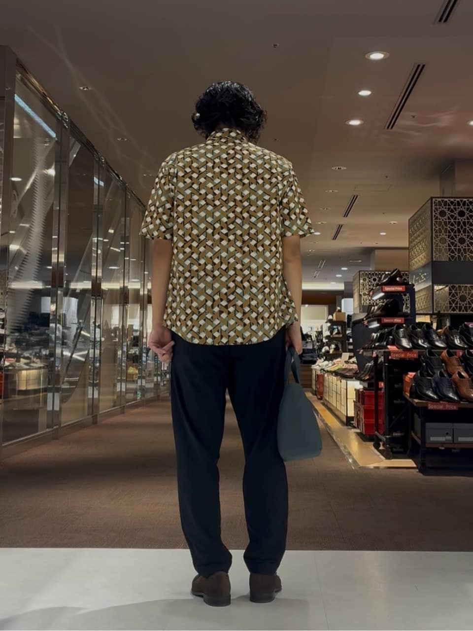 Renさんの「TAKEO KIKUCHI｜【COOL CITY WEAR】籠目アート柄 サッカーシャツ /通気性」を使ったコーディネート