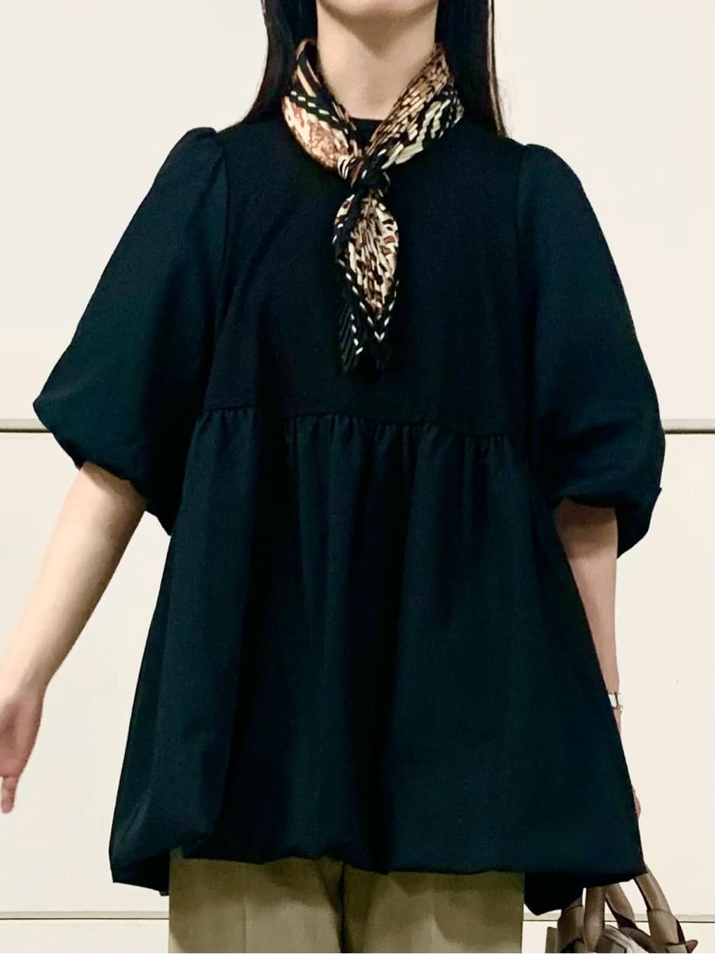 sahoさんの「THE SHOP TK｜バルーンスリーブペプラムチュニック【洗える】」を使ったコーディネート