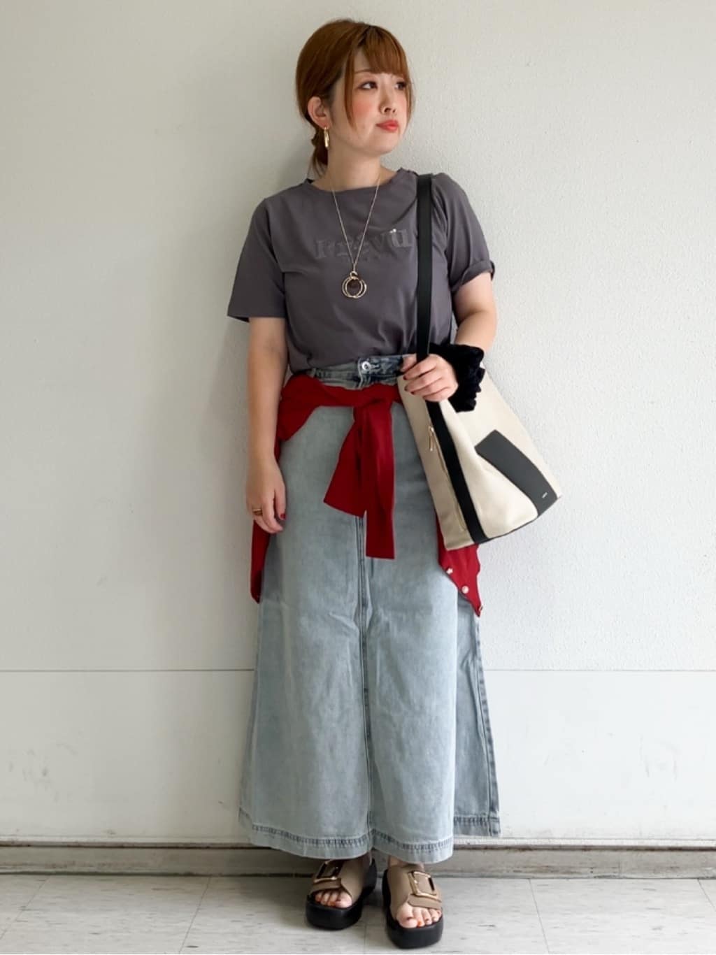 MIPPOさんの「index｜スパンコール刺繍ロゴTシャツ【洗濯機洗い可／接触冷感／UVケア】」を使ったコーディネート