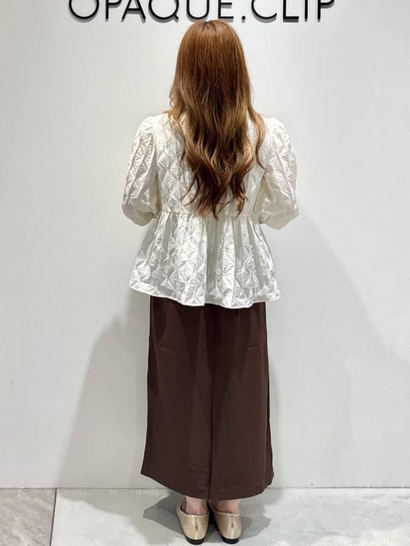 mikaさんの「OPAQUE.CLIP｜ふくれジャカードペプラムブラウス【洗濯機洗い可】」を使ったコーディネート