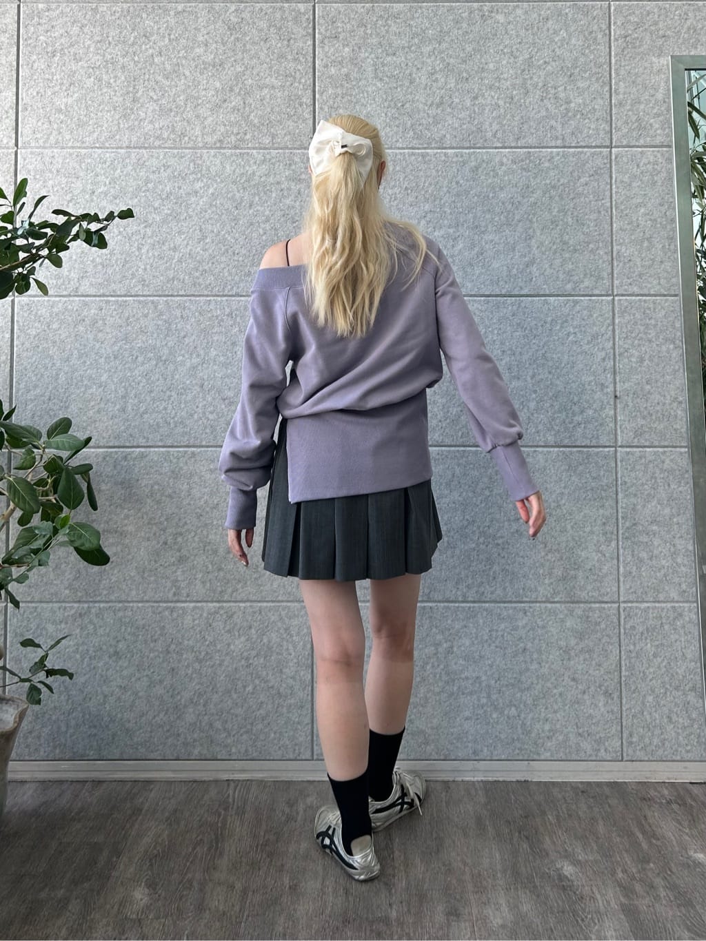 honoka Aさんの「CODE A｜off－shoulder sweat」を使ったコーディネート