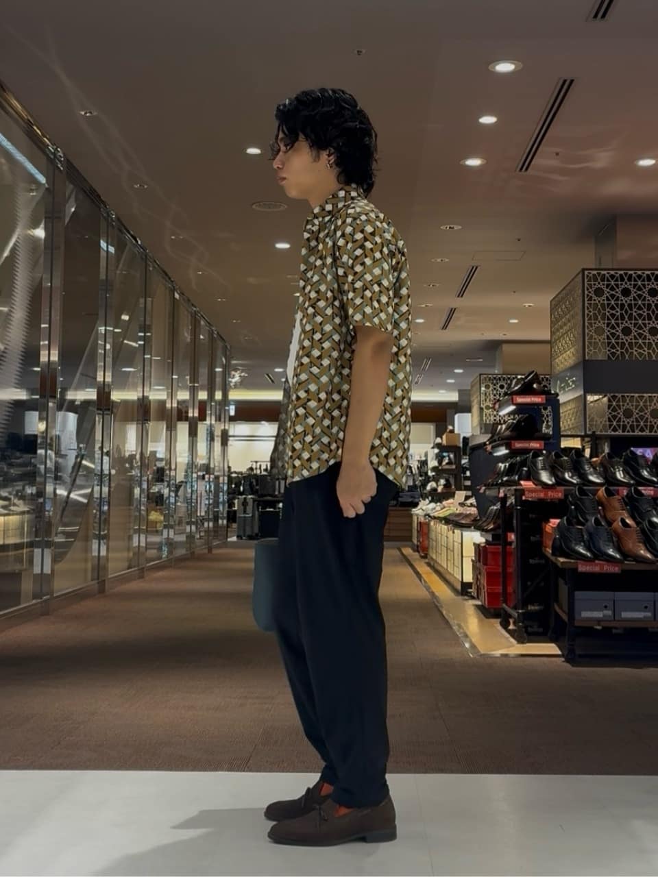 Renさんの「TAKEO KIKUCHI｜【COOL CITY WEAR】籠目アート柄 サッカーシャツ /通気性」を使ったコーディネート