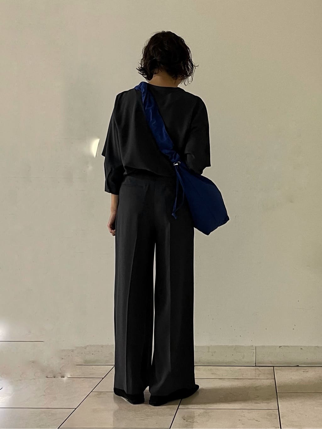 mihoさんの「INDIVI｜【羽織りとしても活躍！】ケープカラーブラウス」を使ったコーディネート