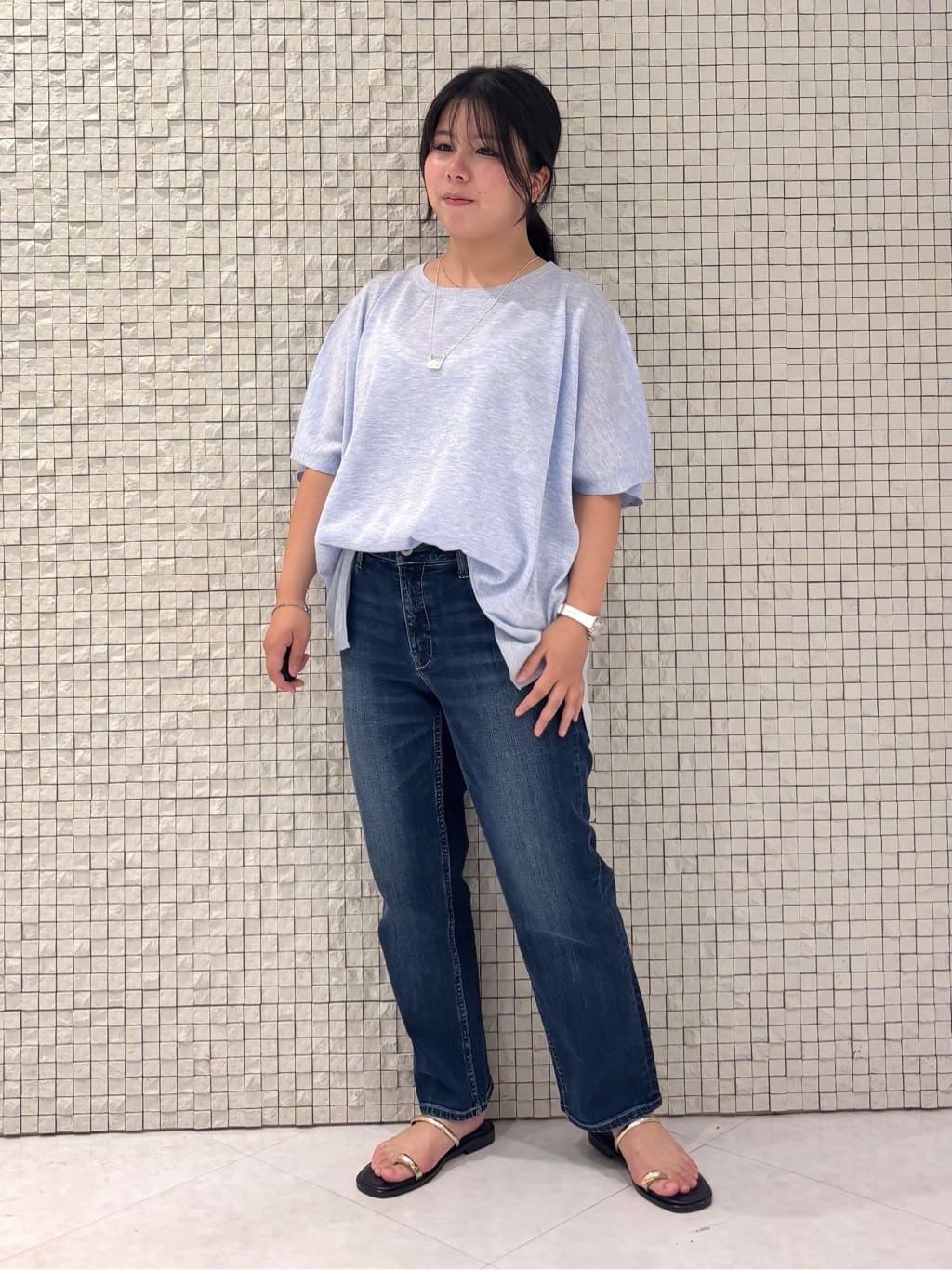 MEGUMIさんの「INDIVI｜【洗える／二の腕カバー】バイカラーラメニット」を使ったコーディネート
