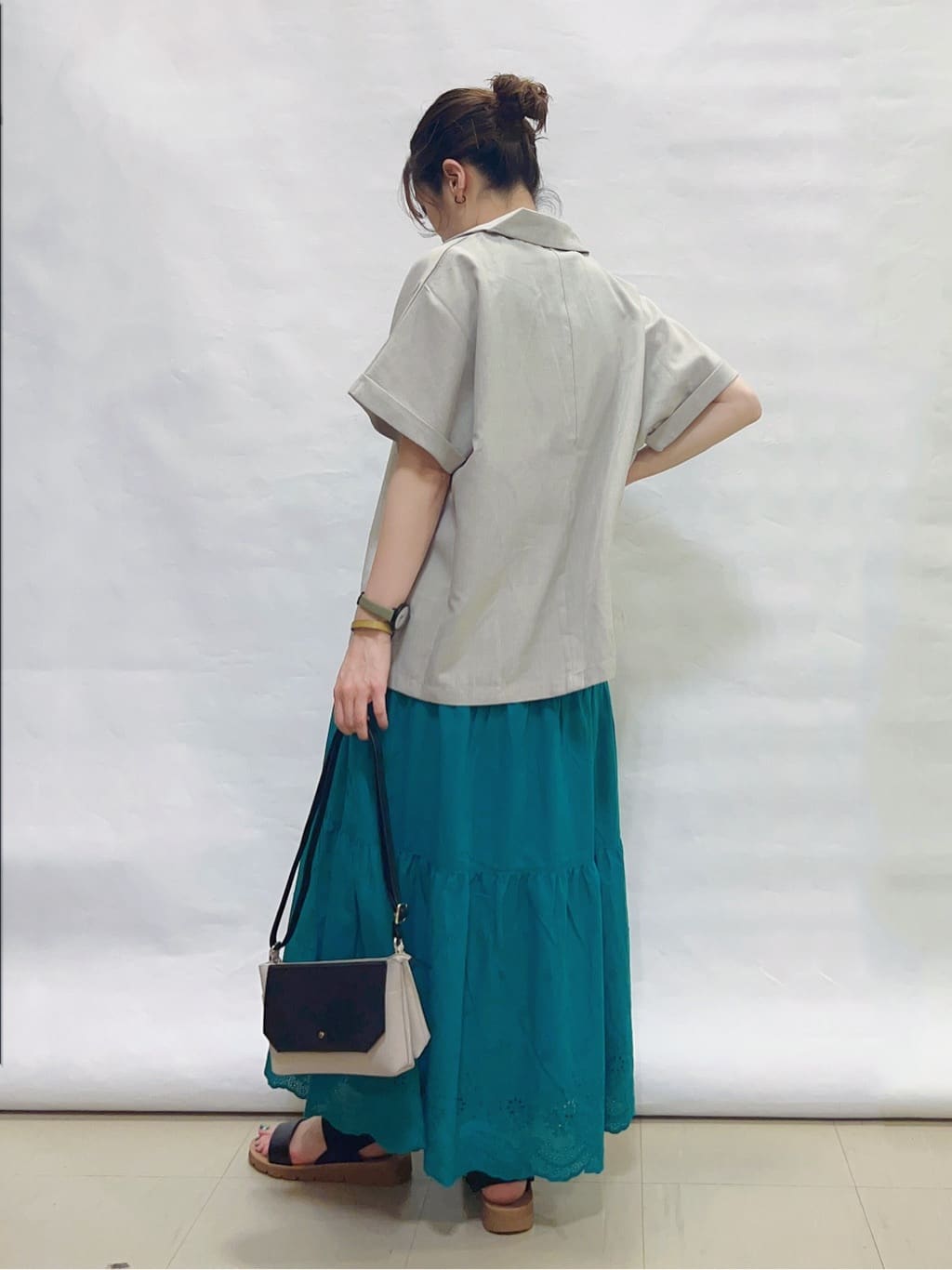 まっつんさんの「SHOO･LA･RUE｜【S-LL】さらりと着たい大人のための 麻調半袖ジャケット」を使ったコーディネート