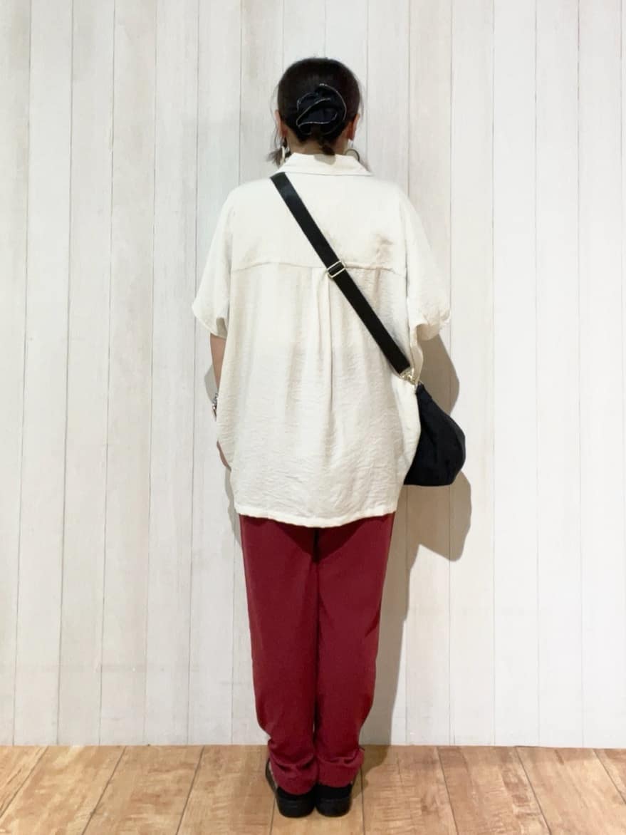 豆さんの「SHOO･LA･RUE｜【洗える/S-LL/5分袖】1枚でも羽織としても。さらさらドレープシャツ」を使ったコーディネート