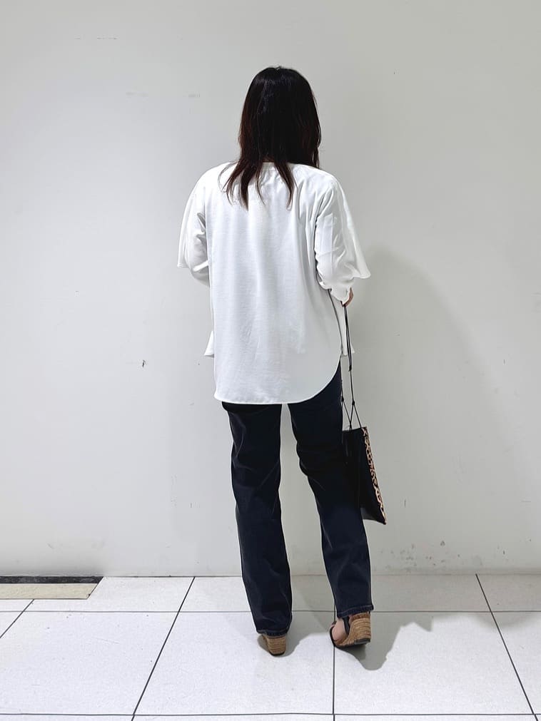 そんさんの「INDIVI｜【羽織りとしても活躍！】ケープカラーブラウス」を使ったコーディネート