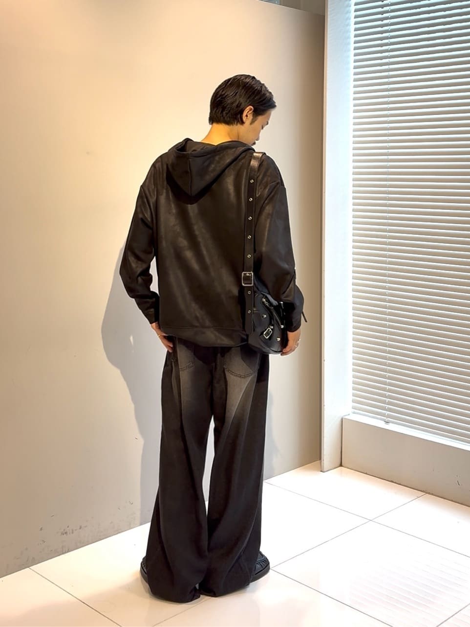 北浦歩大さんの「tk.TAKEO KIKUCHI｜ヴィンテージライクプリント ジップパーカー」を使ったコーディネート