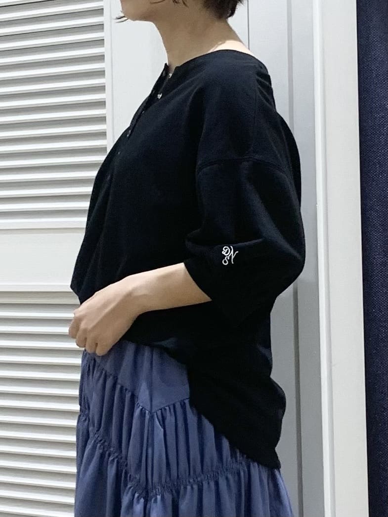 IMARIさんの「Dessin｜【360度可愛い/前後2WAY/洗える】ライトコットンヘンリーカットソー」を使ったコーディネート