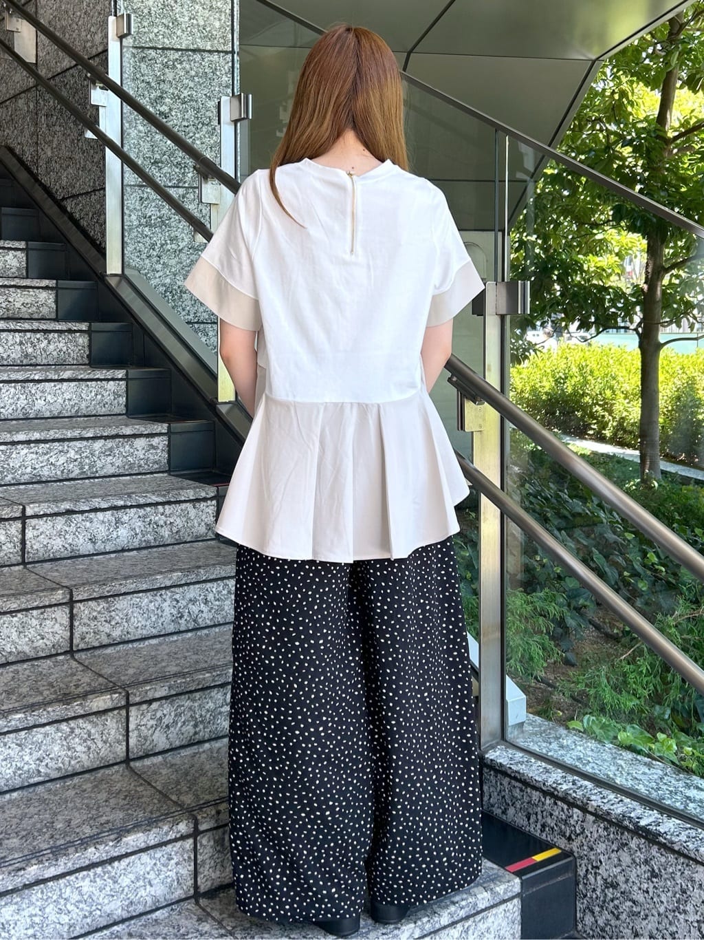 Risaさんの「OPAQUE.CLIP｜配色フハクドッキングペプラムトップス【洗濯機洗い可／抗ピル】」を使ったコーディネート