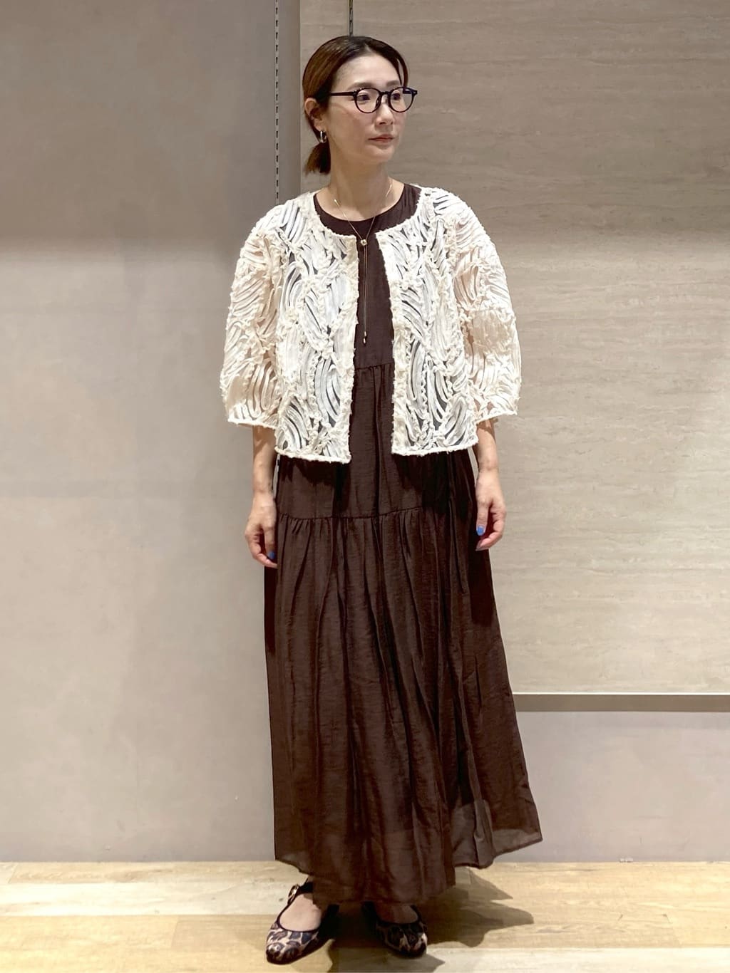 たけねぇさんの「OPAQUE.CLIP｜シアー刺繍レース前開きブラウス【洗濯機洗い可】」を使ったコーディネート