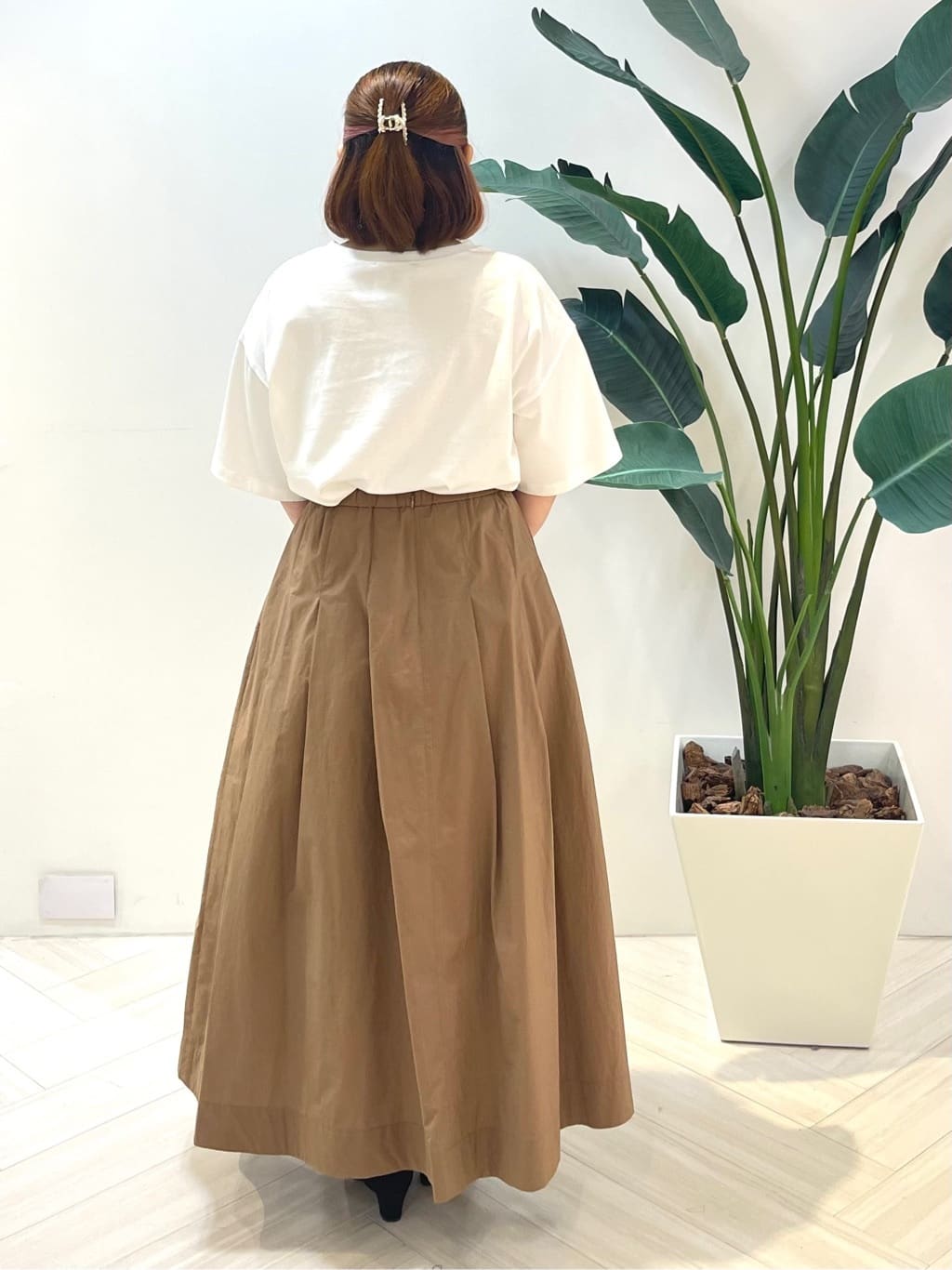 Tomoさんの「UNTITLED｜【コットン100/ゆったり/ショート丈/洗える】ベロアロゴTシャツ」を使ったコーディネート