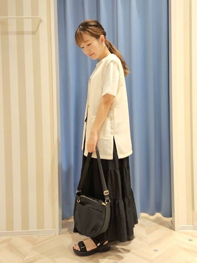 Ikumiさんの「SHOO･LA･RUE｜【S-LL】夏のレイヤードコーデに さらりと着られるメッシュジレ」を使ったコーディネート
