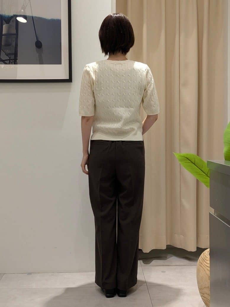 なめさんの「THE SHOP TK｜ワンポイント刺繍ケーブル半袖ニット【洗濯機OK】」を使ったコーディネート