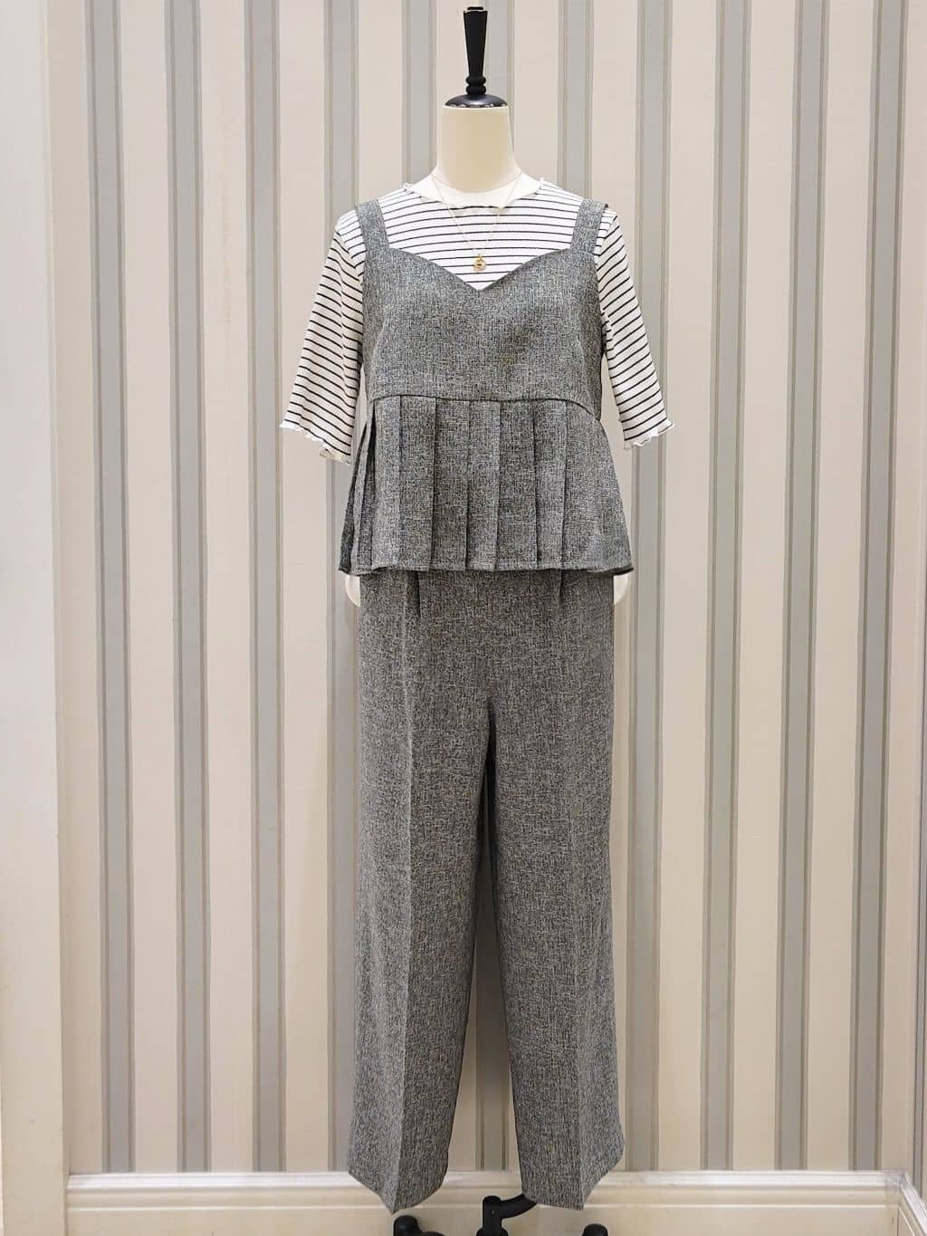けーさんさんの「grove｜【2点SET/体型カバー】夏から秋まで着まわせる！プリーツビスチェセットアップ」を使ったコーディネート