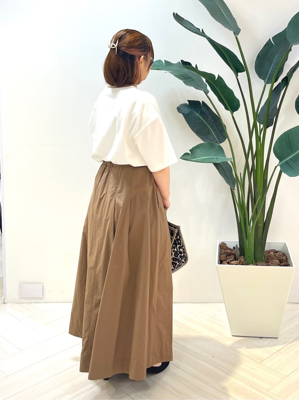 Tomoさんの「UNTITLED｜【コットン100/ゆったり/ショート丈/洗える】ベロアロゴTシャツ」を使ったコーディネート