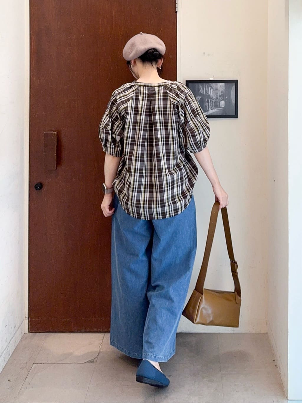 𝐇𝐢𝐫𝐨𝐦𝐢さんの「SHOO･LA･RUE｜【S-LL/洗濯後しわになりにくい】ランタンスリーブで女性らしく 5分袖スキッパーブラウス」を使ったコーディネート