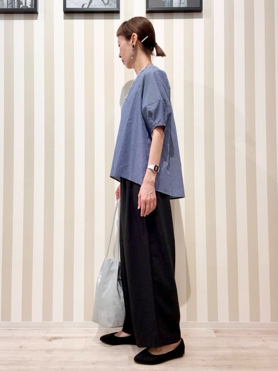 まつこさんの「SHOO･LA･RUE｜【S-LL/洗濯後しわになりにくい】ランタンスリーブで女性らしく 5分袖スキッパーブラウス」を使ったコーディネート