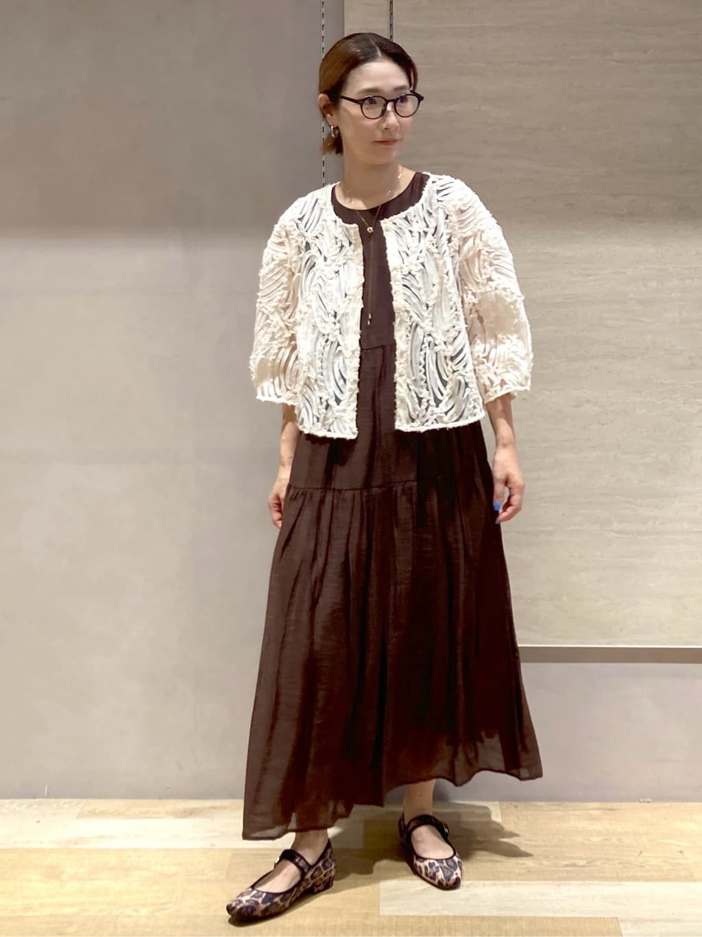 たけねぇさんの「OPAQUE.CLIP｜シアー刺繍レース前開きブラウス【洗濯機洗い可】」を使ったコーディネート