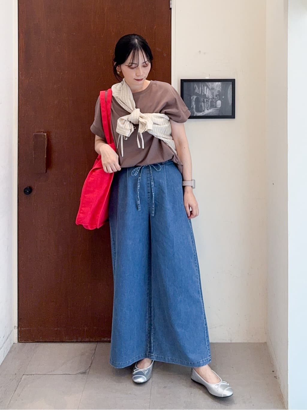 𝐇𝐢𝐫𝐨𝐦𝐢さんの「SHOO･LA･RUE｜【S-LL】程よい透け感 ストライプ柄 お袖ギャザーデザインシャツ」を使ったコーディネート