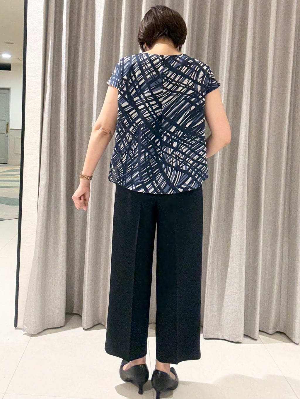 Satさんの「COUP DE CHANCE｜【手洗い可／日本製】センタープレス ストレートパンツ」を使ったコーディネート