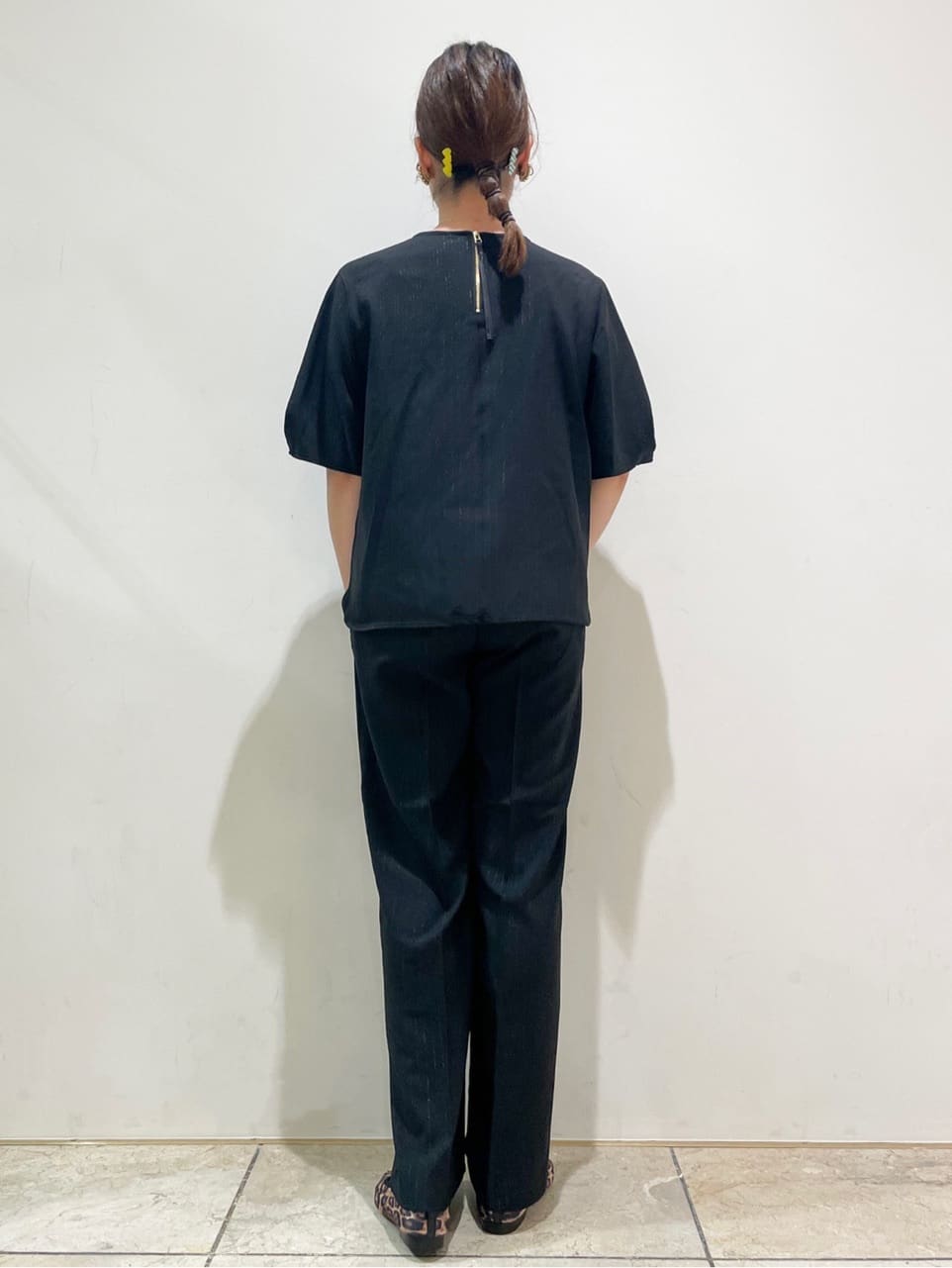 ともも。さんの「OPAQUE.CLIP｜ラメストライプタックスリーブブラウス／セットアップ可【洗濯機洗い可／防シワ／吸水速乾】」を使ったコーディネート