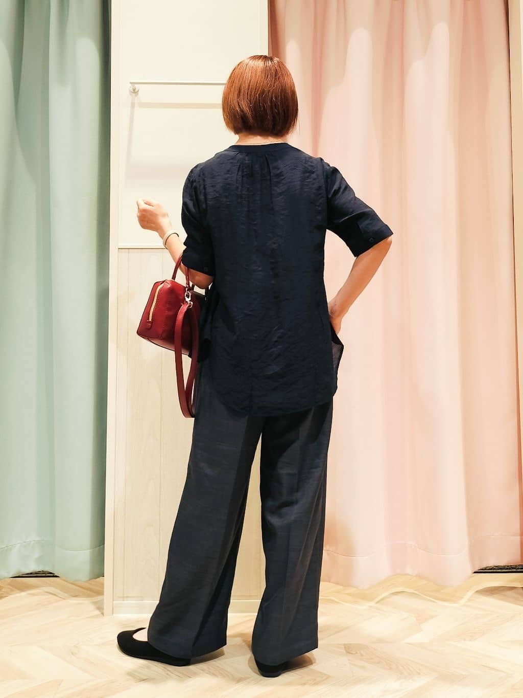 たにゃかんさんの「SHOO･LA･RUE｜【S-LL/洗濯後しわになりにくい】ゴールドパーツできれい見え 麻調タックワイドパンツ」を使ったコーディネート