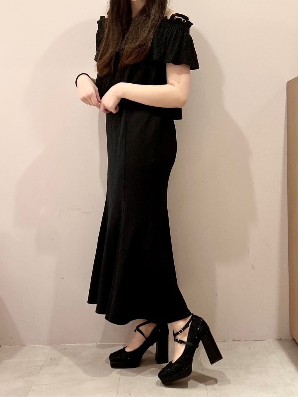 takeさんの「ESPERANZA｜スクエアトゥダブルストラップ厚底パンプス」を使ったコーディネート