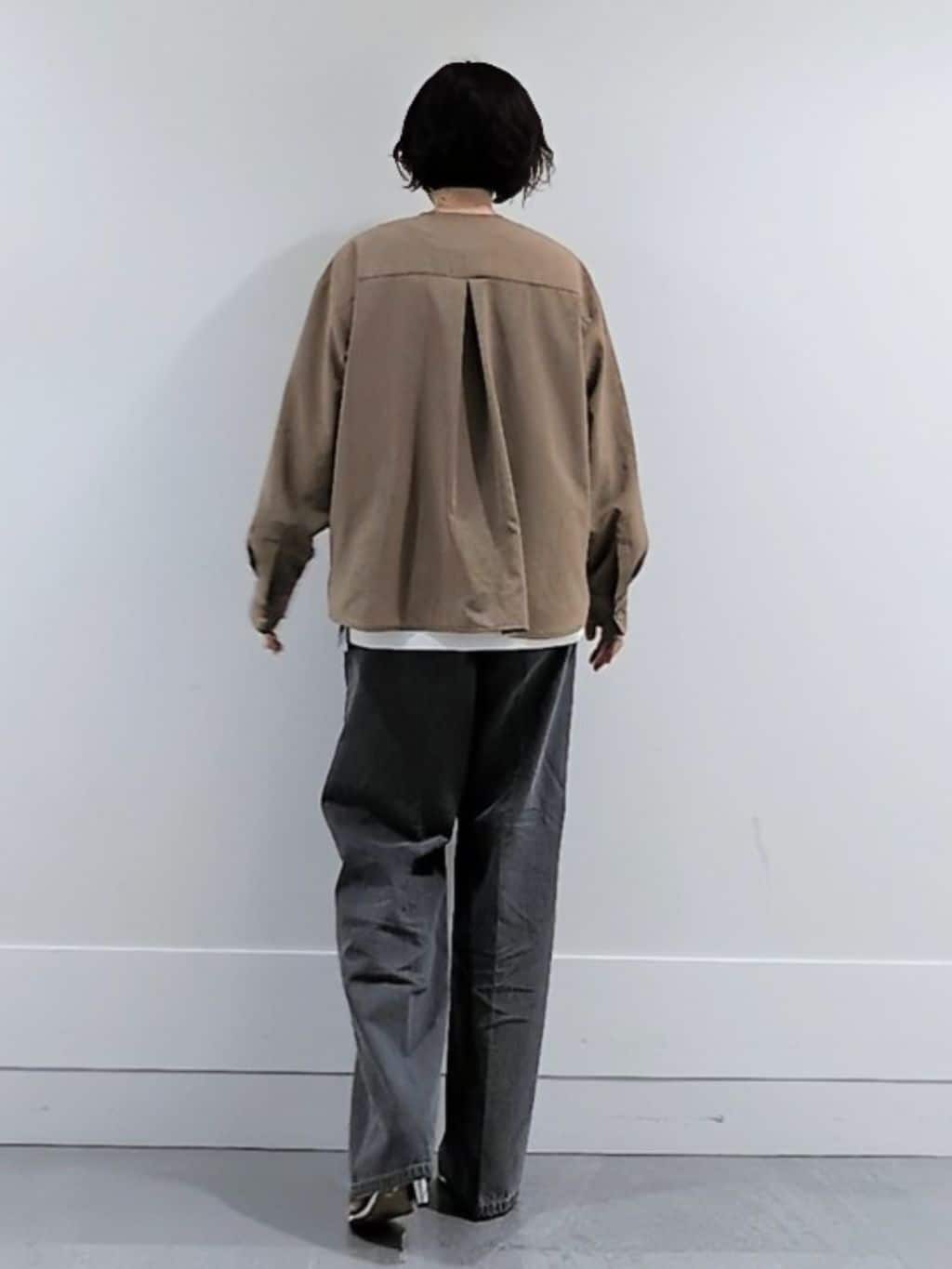 ミズタさんの「UNTITLED｜【秋も着られる/セットアップ可】リラククールシャツ」を使ったコーディネート
