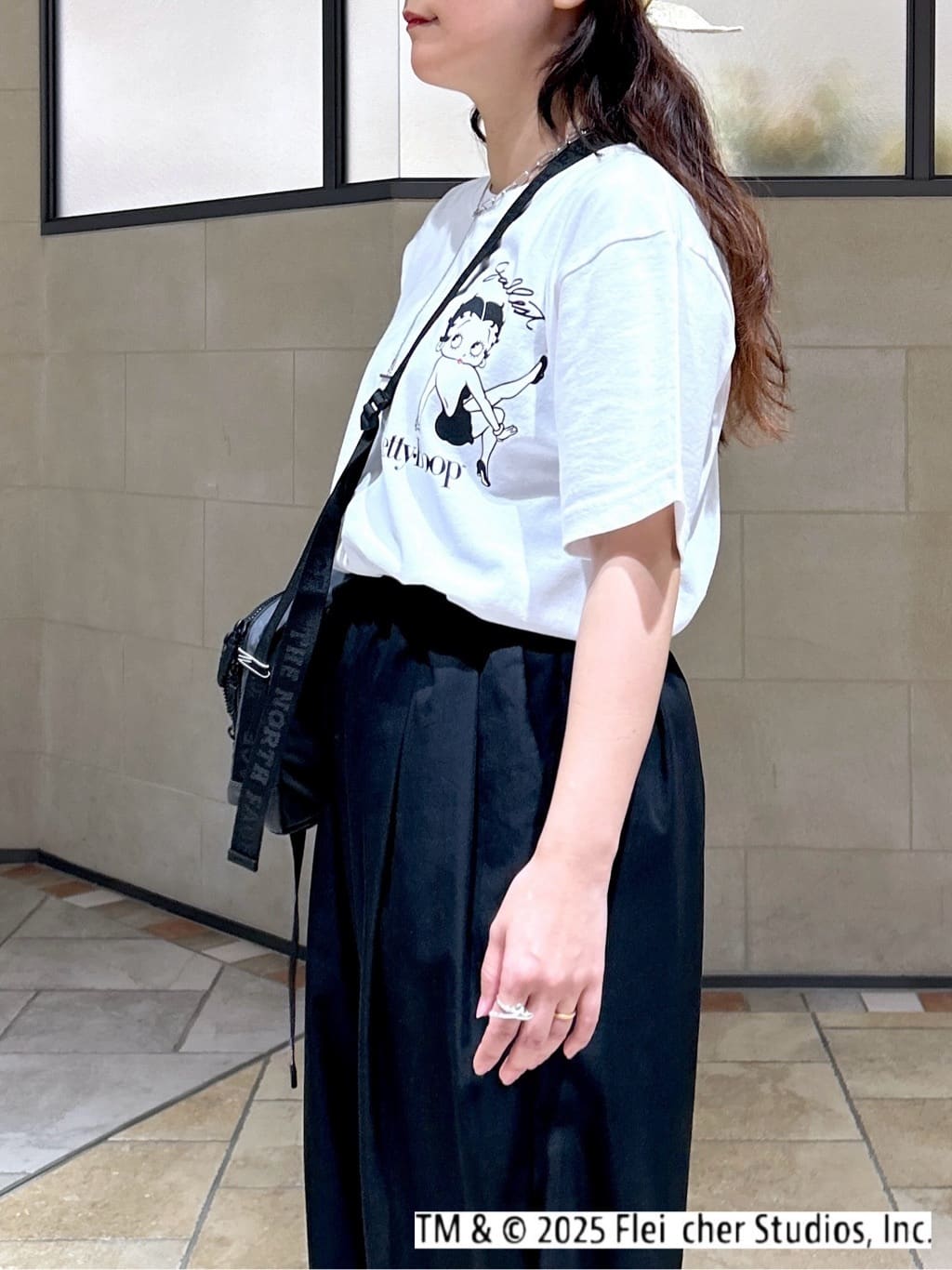 よねさんの「INDIVI｜【Betty Boop(TM)】サイドプリントTシャツ」を使ったコーディネート