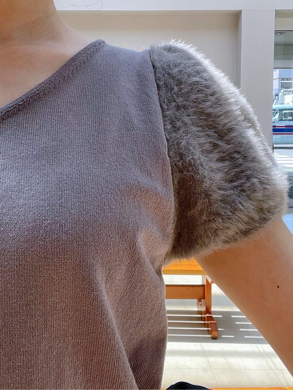 Izuさんの「index｜《6色展開》フェザーパフスリーブVネックニット【洗濯機洗い可】」を使ったコーディネート