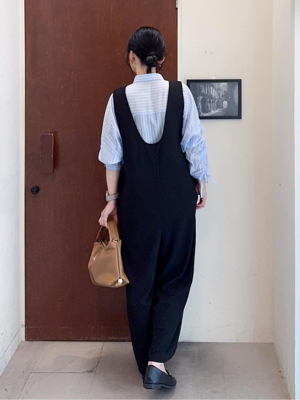 𝐇𝐢𝐫𝐨𝐦𝐢さんの「SHOO･LA･RUE｜【前後2WAY/洗える】さらっと着られるサロペット」を使ったコーディネート