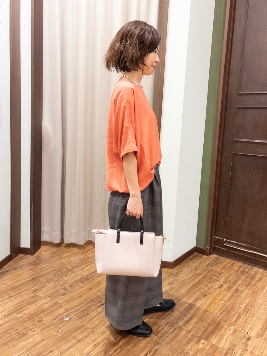 yukaさんの「SHOO･LA･RUE｜【洗濯後しわになりにくい】さらっとタッチの 5分袖ドルマンブラウス」を使ったコーディネート