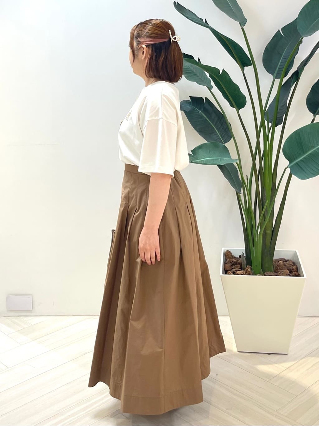 Tomoさんの「UNTITLED｜【コットン100/ゆったり/ショート丈/洗える】ベロアロゴTシャツ」を使ったコーディネート