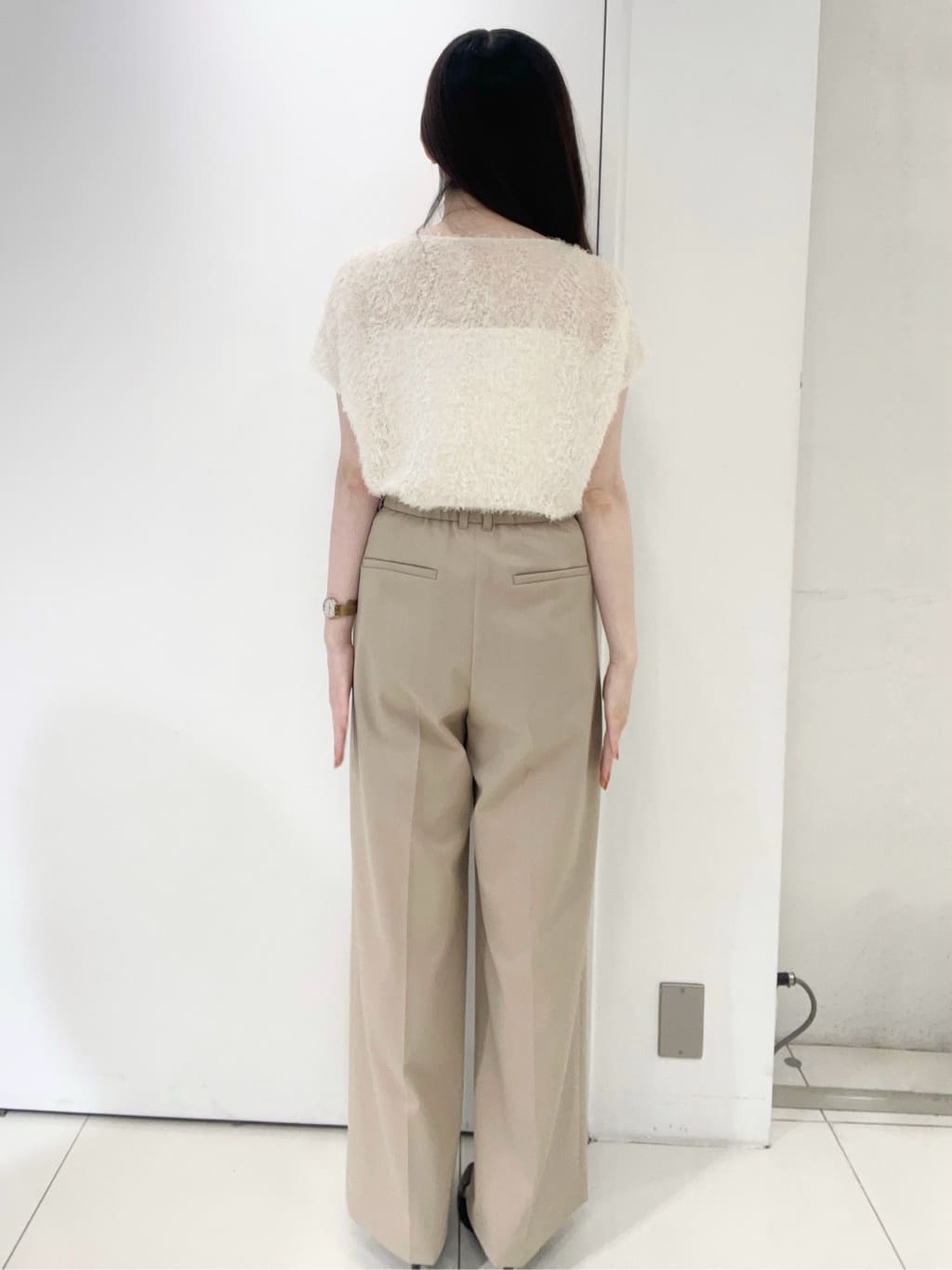 moeさんの「UNTITLED｜【洗える/はっ水/後ろウエストゴム】ストレッチ2タックワイドパンツ」を使ったコーディネート