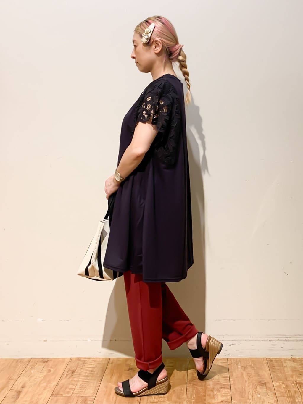 MEGさんの「SHOO･LA･RUE｜【S-LL】上品華やか お袖レースチュニックトップス」を使ったコーディネート