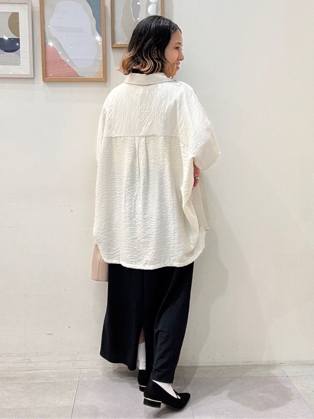 たけぴさんの「SHOO･LA･RUE｜【洗える/S-LL/5分袖】1枚でも羽織としても。さらさらドレープシャツ」を使ったコーディネート