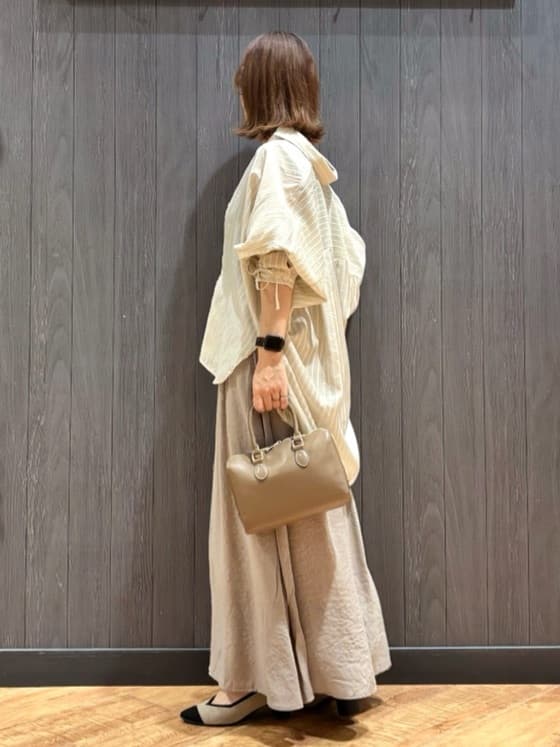 meiさんの「SHOO･LA･RUE｜【S-LL】程よい透け感 ストライプ柄 お袖ギャザーデザインシャツ」を使ったコーディネート