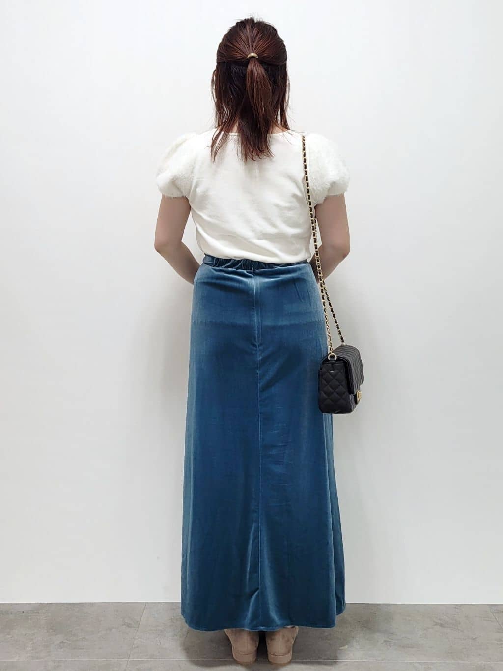 kinaさんの「index｜《6色展開》フェザーパフスリーブVネックニット【洗濯機洗い可】」を使ったコーディネート