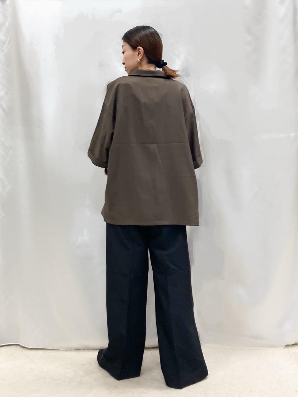 thさんの「SHOO･LA･RUE｜【2点セット/ひんやり】レースビスチェ＋Tシャツ」を使ったコーディネート