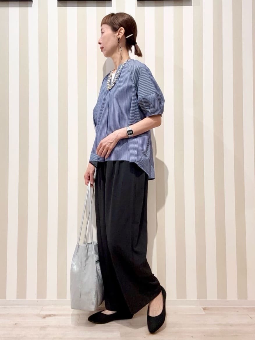 まつこさんの「SHOO･LA･RUE｜【S-LL/洗濯後しわになりにくい】ランタンスリーブで女性らしく 5分袖スキッパーブラウス」を使ったコーディネート