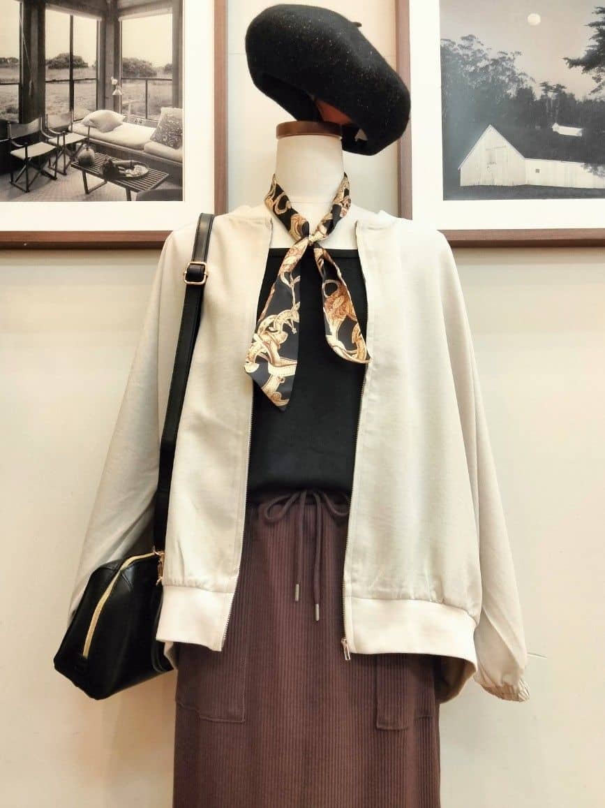 うっちーさんの「SHOO･LA･RUE｜【洗濯機可/S-LL】さっと羽織れる 軽量リブブルゾン」を使ったコーディネート
