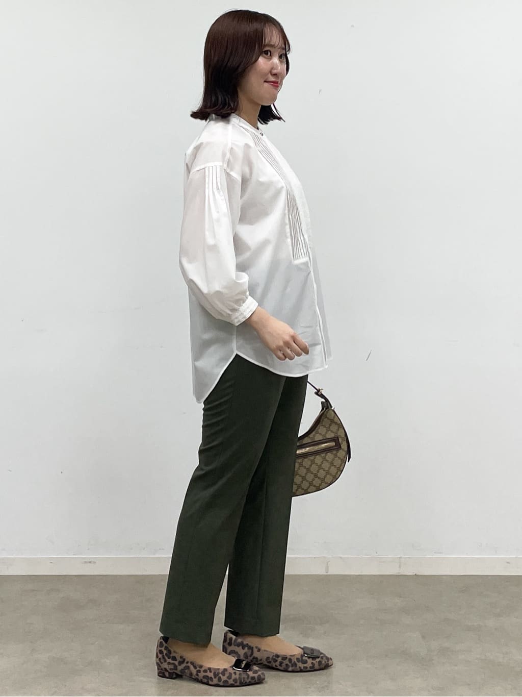 yukariさんの「Reflect｜【程よいゆとり感／体型カバー】ピンタックデザインシャンブレーブラウス」を使ったコーディネート