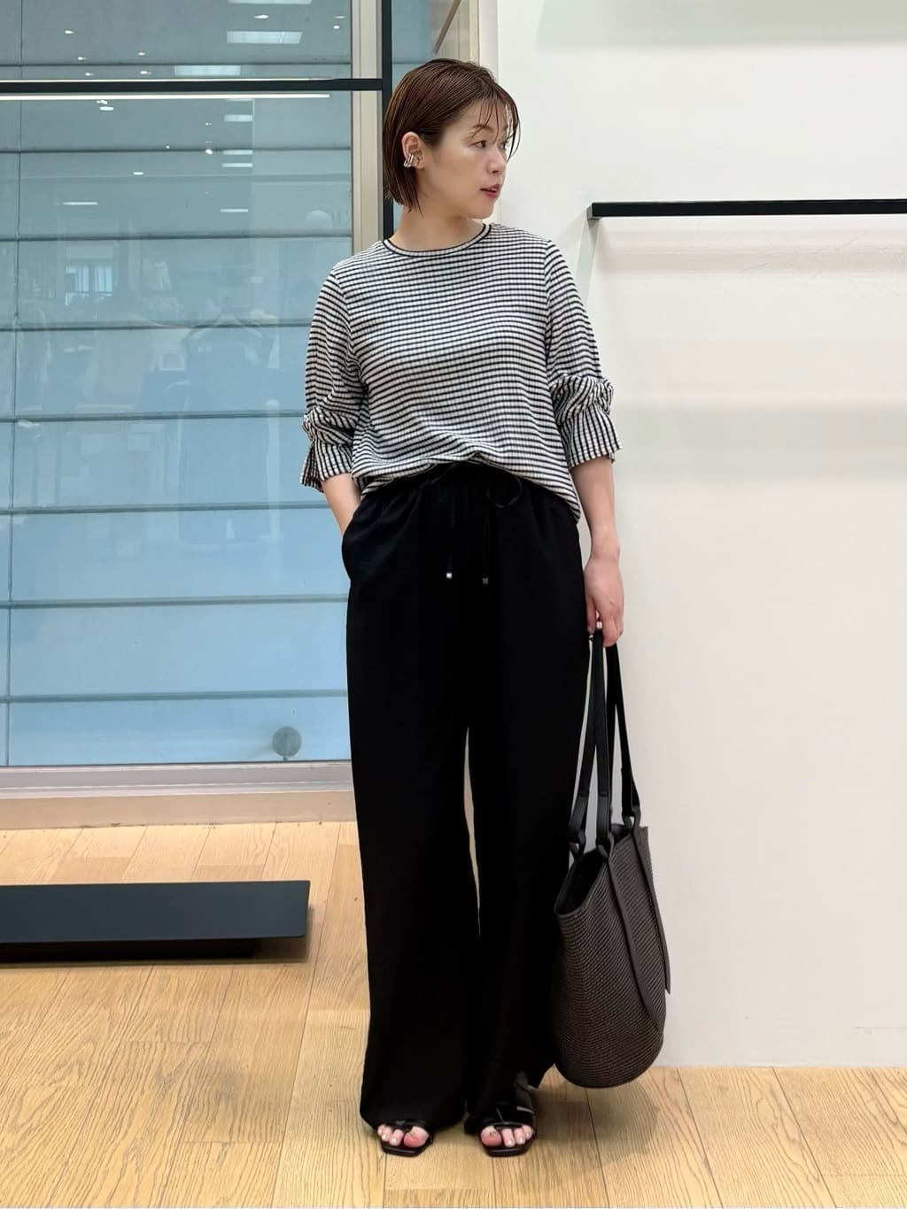 asamiさんの「INDIVI｜【洗える／UVケア／SETUP可能】ドロストワイドパンツ」を使ったコーディネート